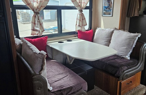 East Meredith House | Charming RV with 3 beds and WiFi, AC with Pondside View in East Meredith