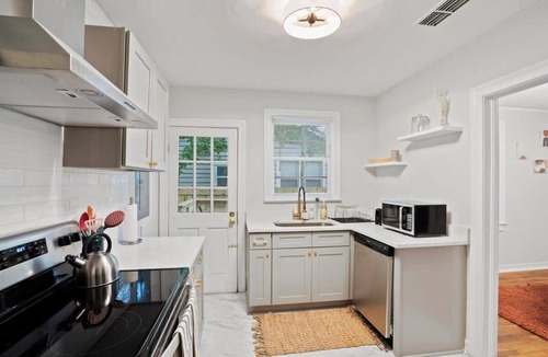San Marco House | Charming San Marco Bungalow, Close to Everything