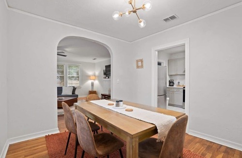 San Marco House | Charming San Marco Bungalow, Close to Everything