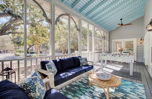 Isle of Palms House | Charming Seaside Cottage | Walk to Beach, Pools & Grand Pavilion