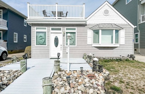 Southend House | Charming South End ~ Steps to the Ocean ~ Rooftop Deck