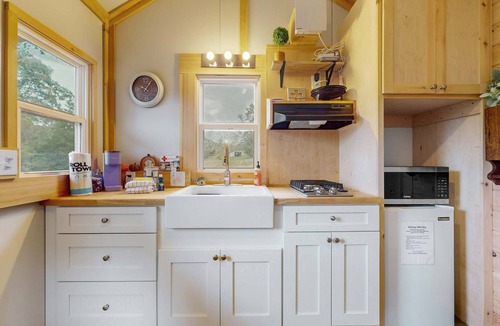 Maynardville House | Charming Studio, Sleeps 2・Grill・Porch・Dog Welcome
