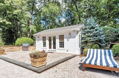 Franklin Lakes Cottage | Charming Studio Cottage with Pool Access