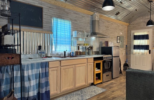 Pangburn Cabin | Charming tiny home in delightful Pangburn near Little Red River - pet friendly