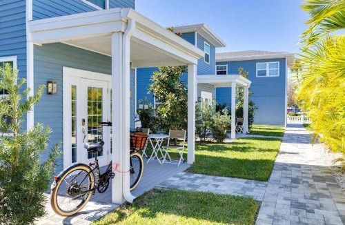Downtown Dunedin House | Charming Tiny Home w/Pool in Downtown Dunedin