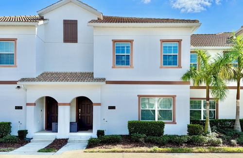 Kissimmee House | Charming Townhome Near Disney with Private Pool – Perfect for Your Family Stay!