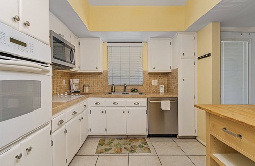 Caloosahatchee Condo | Charming turnkey 2-bedroom condo in Cape Coral waterfront