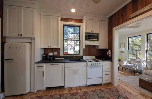Sullivan's Island Cottage | Charming updated cottage only 1 block to the beach