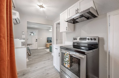 North Hyde Park Apartment | Charming Updated Condo in Heart of Tampa