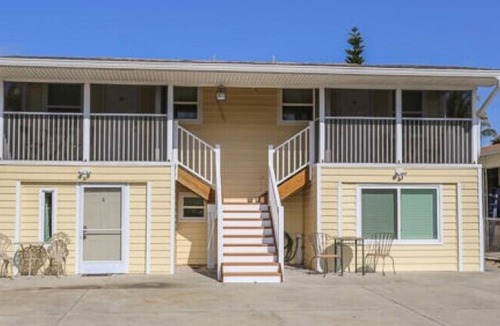 Fort Myers Beach House | Charming, upgraded beach home, steps to beach + town