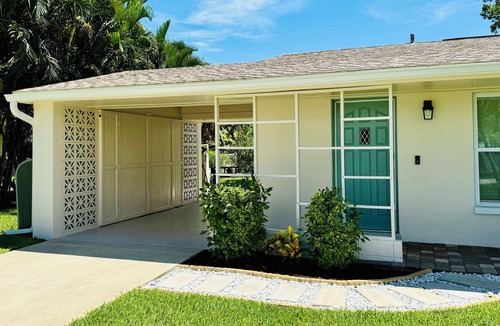 Yacht Club House | Charming Vacation Home close to Yacht Club Beach