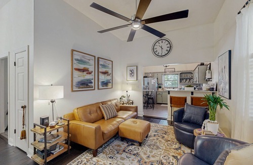 Dixon Park House | Charming Victorian home with modern comforts & steps from parks