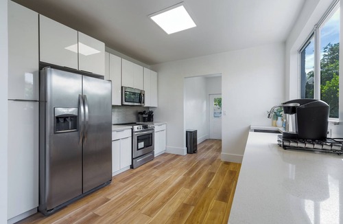 East Little Havana House | Charming Villa, Sleeps 16, Private Pool, Outdoor Cinema, Central Miami