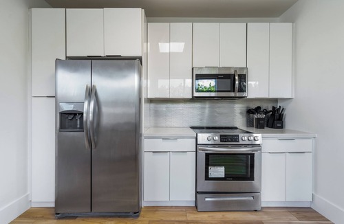 East Little Havana House | Charming Villa, Sleeps 16, Private Pool, Outdoor Cinema, Central Miami