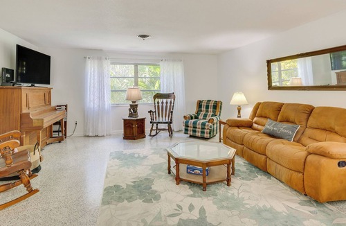 Greenacres House | Charming West Palm Beach Home w/ Private Yard!
