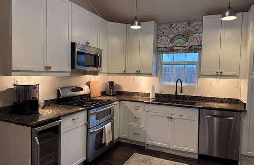 Ashford Park House | Charming, World Cup Ready 2-bedroom Bungalow in Ashford Park, Chamblee- Near PDK