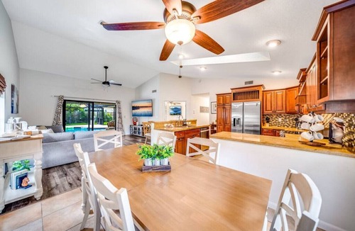 Greenview Shores House | Charmington Estate: BIG Pool Hot Tub | Golf, Polo