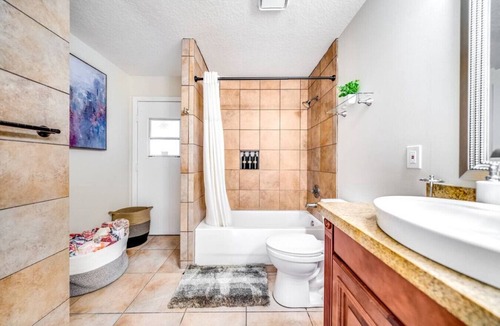 Greenview Shores House | Charmington Estate: BIG Pool Hot Tub | Golf, Polo
