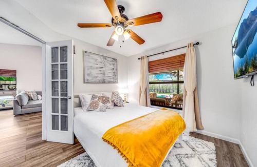 Greenview Shores House | Charmington Estate: BIG Pool Hot Tub | Golf, Polo