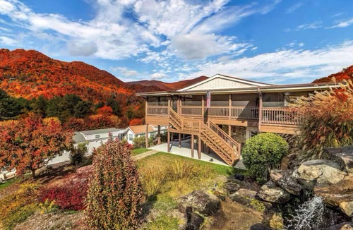 Maggie Valley House | Chateau de Maggie Valley-Views! Hot Tub, Sleeps 16