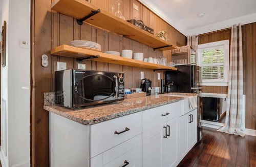 Lookout Mountain Cottage | Chattanooga Cottage with Free Breakfast