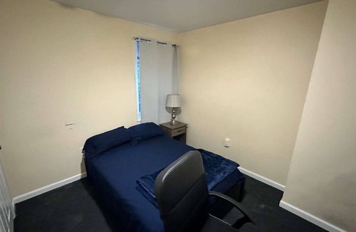 North Philadelphia West House | Cheap Private West Philly Room - Smart TV & WiFi