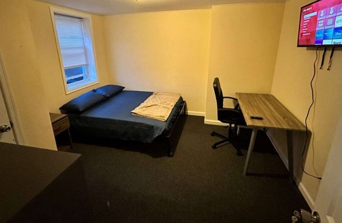 North Philadelphia West House | Cheap Private West Philly Room - Smart TV & WiFi