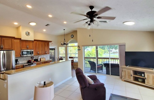 Weeki Wachee Gardens House | Cheapest, Nicest home on the water.nWeeki Wachee River!n80/day small boat rental