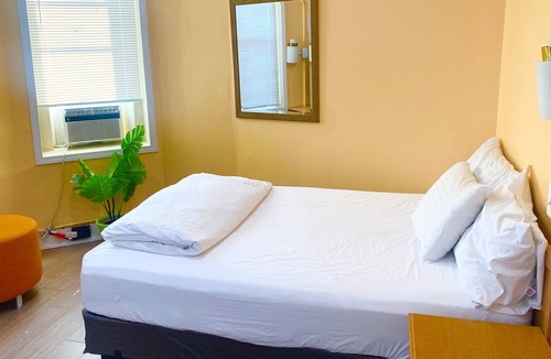 Downtown Baltimore House | Cheapest room