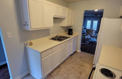 Harbison House | Cheerful 2 bedroom 2bath townhouse (14hv)
