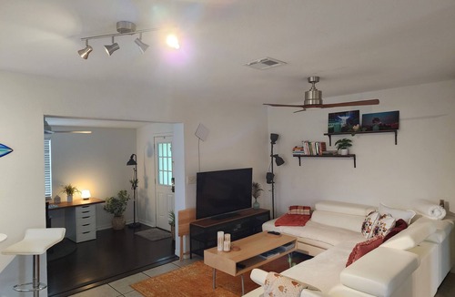 Orlando House | Cheerful 3.5 bedroom house with firepit near UCF