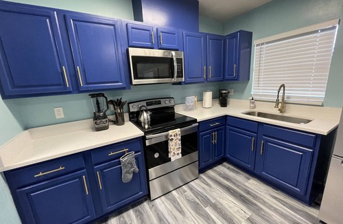 Southwest Orlando House | Cheerful 3 Bed home w/free parking, Wifi, Full Kitchen & Workstation. Sleeps 9