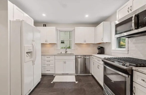 Oakhurst House | Cheerful 3 Bedroom Home 4 Miles to Uptown CLT!