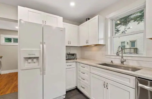 Oakhurst House | Cheerful 3 Bedroom Home 4 Miles to Uptown CLT!