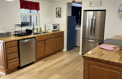 Sarasota Springs House | Cheerful 3 Bedroom Home with Pool-No pets Please!