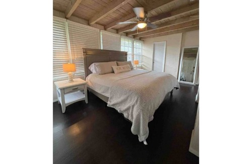 Pineapple Grove Arts District House | Cheerful 3-Bedroom Cottage/Heart of Dwntn Delray!!