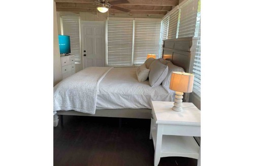 Pineapple Grove Arts District House | Cheerful 3-Bedroom Cottage/Heart of Dwntn Delray!!