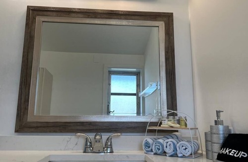 North Central Hollywood House | Cheerful 4 Bedroom House with pool at Hollywood