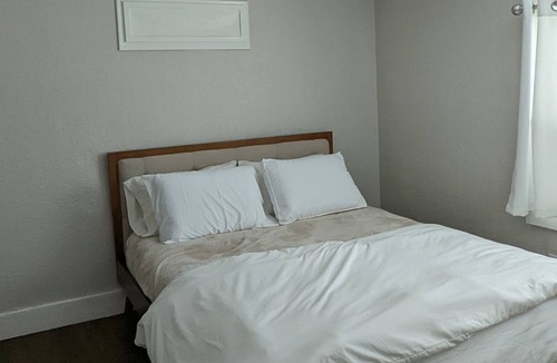Diplomat House | Cheerful Home in North Fort Myers, fl for business ready travelers