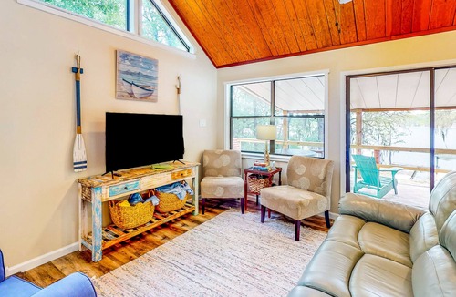 Chipley House | Cheerful lake house with a large deck, kayaks, washer/dryer, and central AC