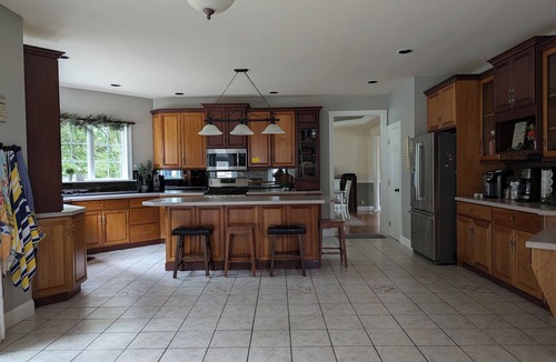 Wagontown House | Cheerful & Spacious 4-bedroom Family Friendly Home with Hot tub