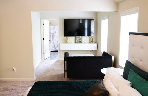 Hampton House | Cheerful & Spacious 4bedroom home away from home!