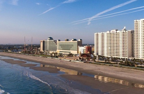Seabreeze Historic District Condo | Cheerleader Special - 2 BR Lockoff Ocean Front - Club Wyndham Ocean Walk #5