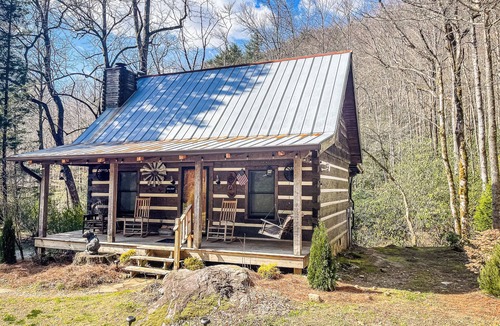 Otto Cabin | Cherry Bluff Cabin on Betty's Creek - 1BR + Open Sleeping Loft, 1 1/2 Baths