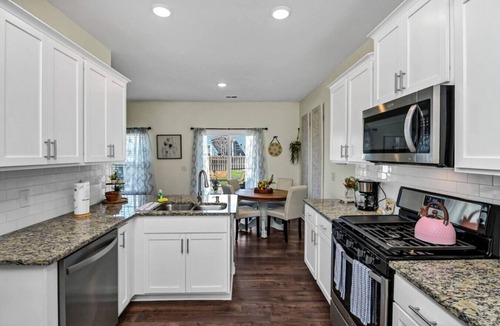 Chapin House | Cherry Meadow 5BR Escape | Outdoor Fireplace