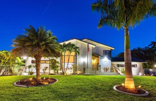 Davie House | Cherry RoyaleGrand Villa