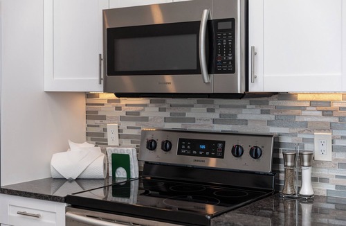 Pineapple Grove Arts District House | Chic 1BR Steps to Atlantic Ave & Beach