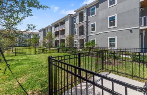 Melbourne Apartment | Chic 2BR/2BA Condo: Pool & More!