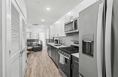 Olde Kensington Apartment | Chic 3BR Near Liberty Bell | Sleeps 8 in Style