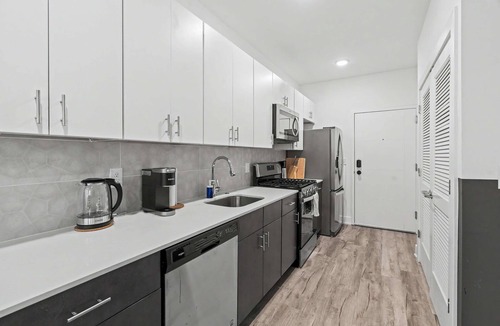 Olde Kensington Apartment | Chic 3BR Near Liberty Bell | Sleeps 8 in Style